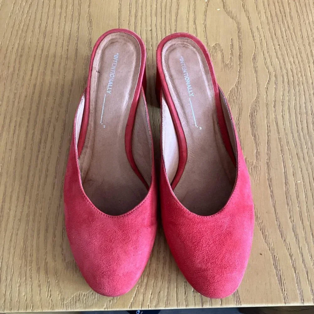 Intentionally Blank Coral Mules - Picture 2 of 3